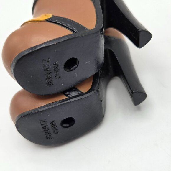 Bratz Shoefie Snaps Shoes Set With White Star Brush - Picture 6 of 8